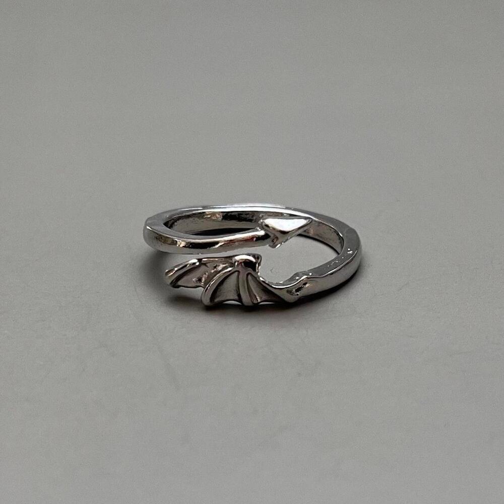 Y2K Vintage Silver Tail Ring Adjustable Size 8 2000s Jewelry Unisex Style